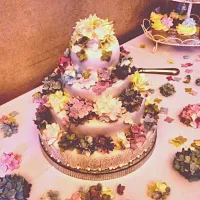 Snapdishの料理写真:Perfect wedding cake|sarah taylorさん