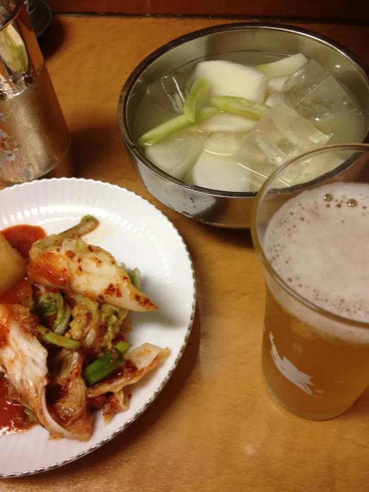 Snapdishの料理写真:鶴橋でキムチと水キムチ&ビール🍺|kazumiさん