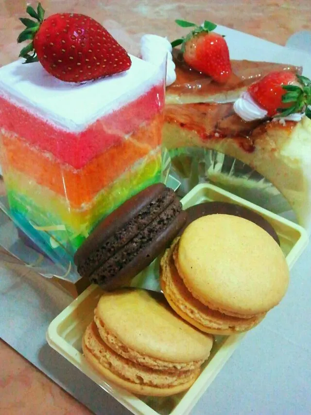 Rainbow cake, cheese cake & macarron|m!ckongさん