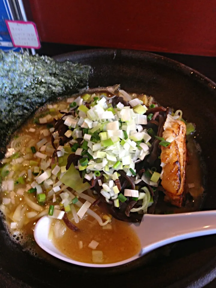 豚骨醤油ラーメン|あきさん