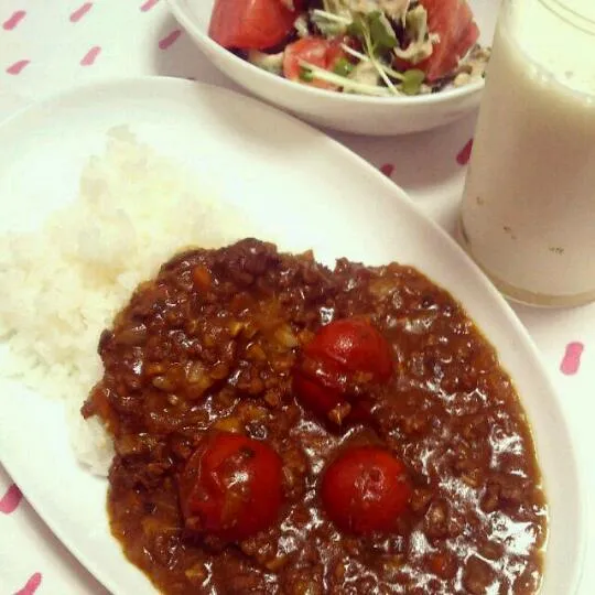 プチトマトのキーマカレーとラッシー|かなっぺさん