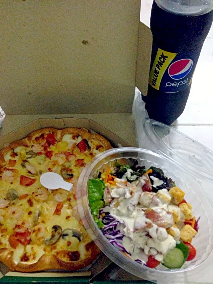 Pizza Shrimp Cocktail แป้งหนานุ่มขอบชีส🍕Caesar Salad🍅🌽Pepsi|🍴ɴᎯᎯɴεϓ🍷さん