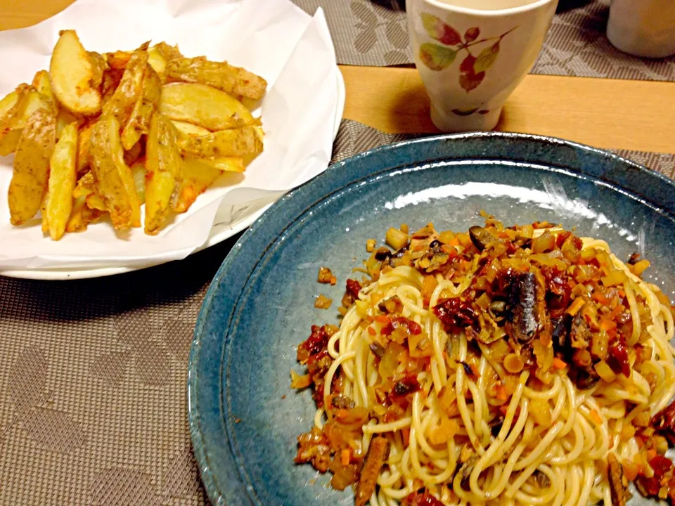 鰯と香味野菜のパスタ(ピエトロレシピ本・絶望スパゲッティより)、フライドポテト|ねむねこさん