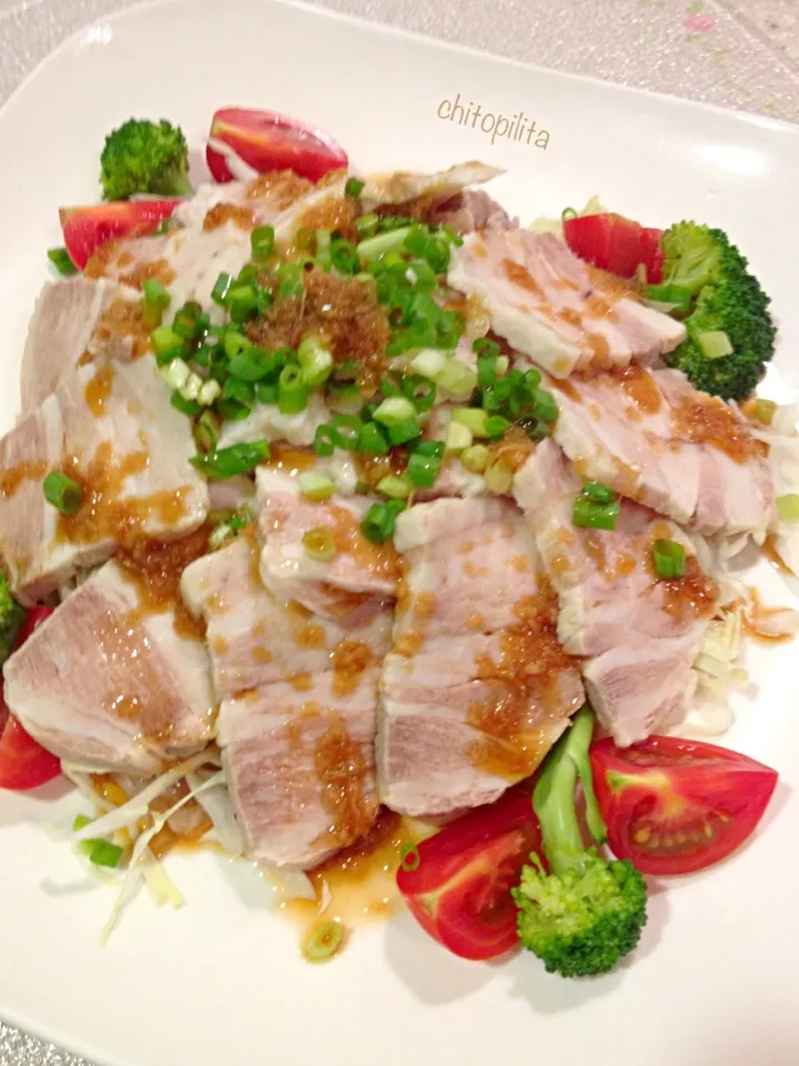 Boiled pork with garlic and ginger sauce - 茹で豚|chitopilitaさん