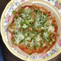 Bell Pepper and Onion Tortilla Pizza|Sonal Desaiさん