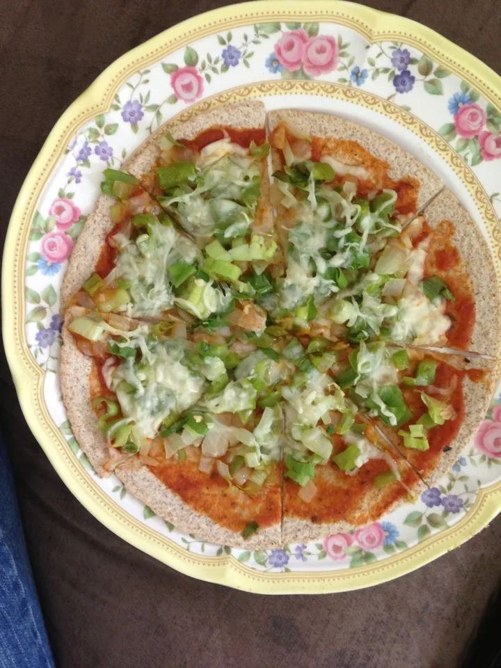 Bell Pepper and Onion Tortilla Pizza|Sonal Desaiさん