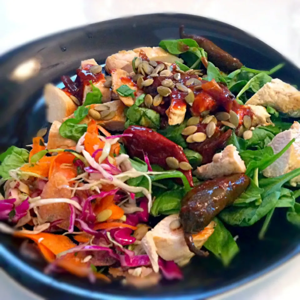 Chicken chipotle and spinach salad with sunflower seeds|Abigailさん