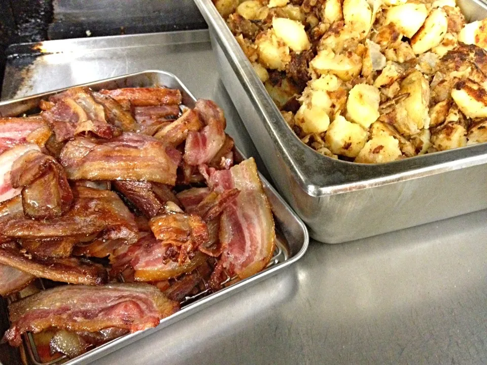 Handmade bacon & breakfast potato's|Chris Shannonさん