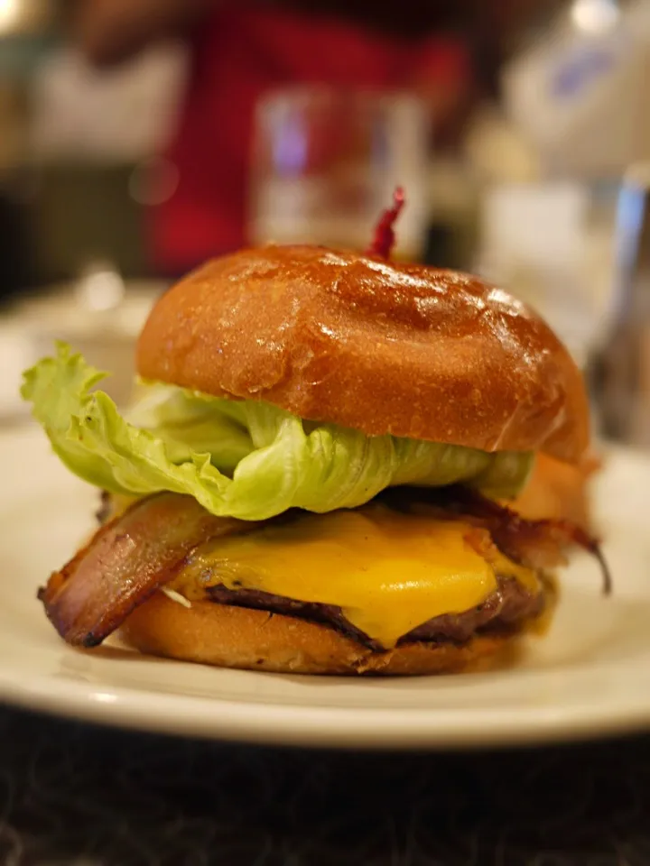 グランドビーフベーコンチーズバーガー|イノウエシンゴさん