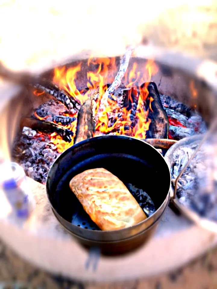 Snapdishの料理写真:Fresh bread baked in the camp fire|woodfiredさん