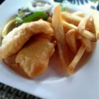 Snapdishの料理写真:fish and chips|fiona leukaさん