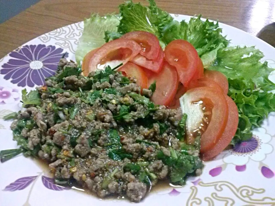 Spicy ground beef salad|Mare Kieさん