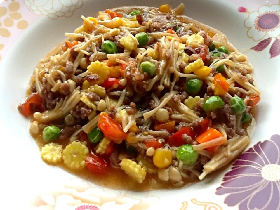 Snapdishの料理写真:Fried ground beef and mixed vegetable with oyster sauce|Mare Kieさん