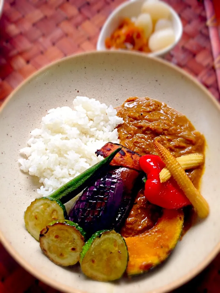 Spicy Curry w/summer vegetable🔥ｽﾊﾟｲｼｰｶﾚー夏野菜添え|🌈Ami🍻さん