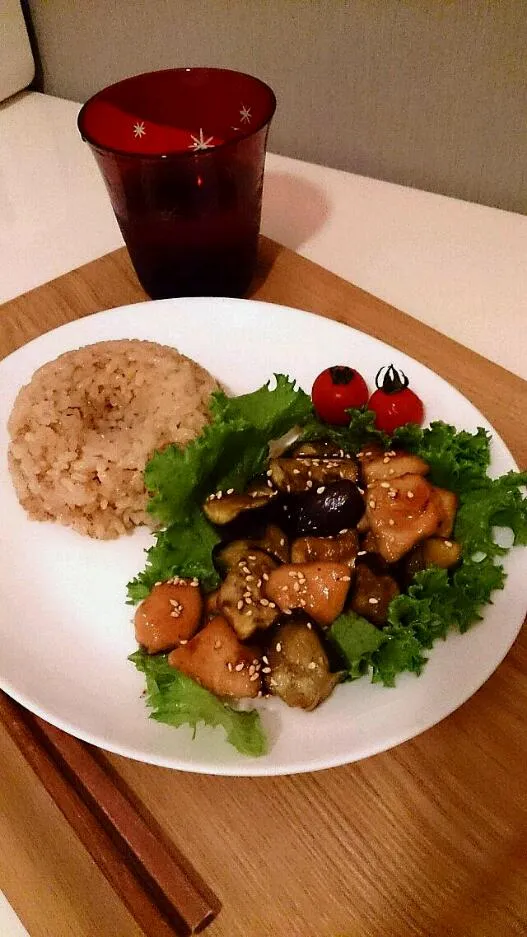 鶏肉となすのピリ辛炒めとツナの炊き込みご飯|虹色さん