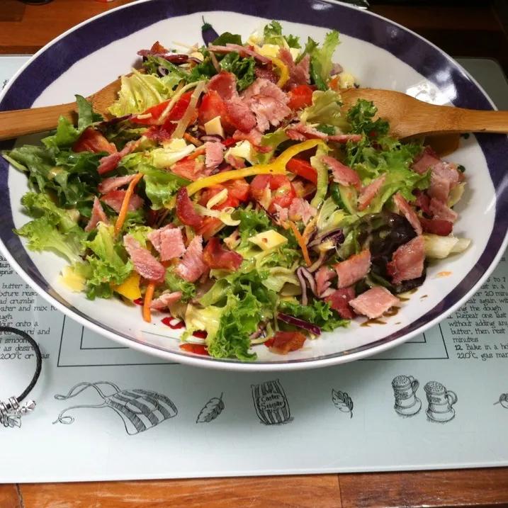 Bacon and cheese salad with homemade dressing|Emma Proe Was Duncalfさん