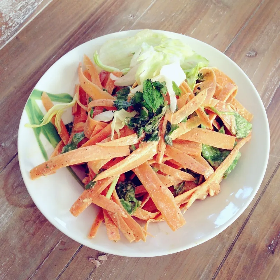 Raw carrot "pasta" with almond coconut satay|Rianneさん