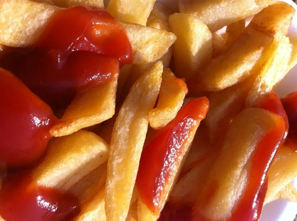 Chips with tomato ketchup on Sunday at the 2013 Lambeth Country Show in Brockwell Park|Nick Hiderさん