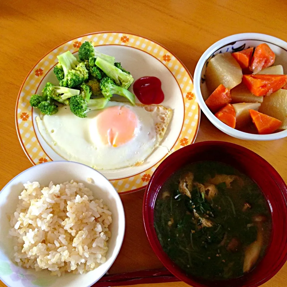 目玉焼き、煮物、味噌汁|mamiさん