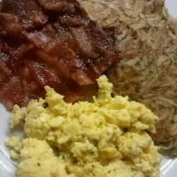 Breakfast for dinner!  Scrambled eggs, potato pancakes and a bacon weave|Lisa MacLean Rodgersさん