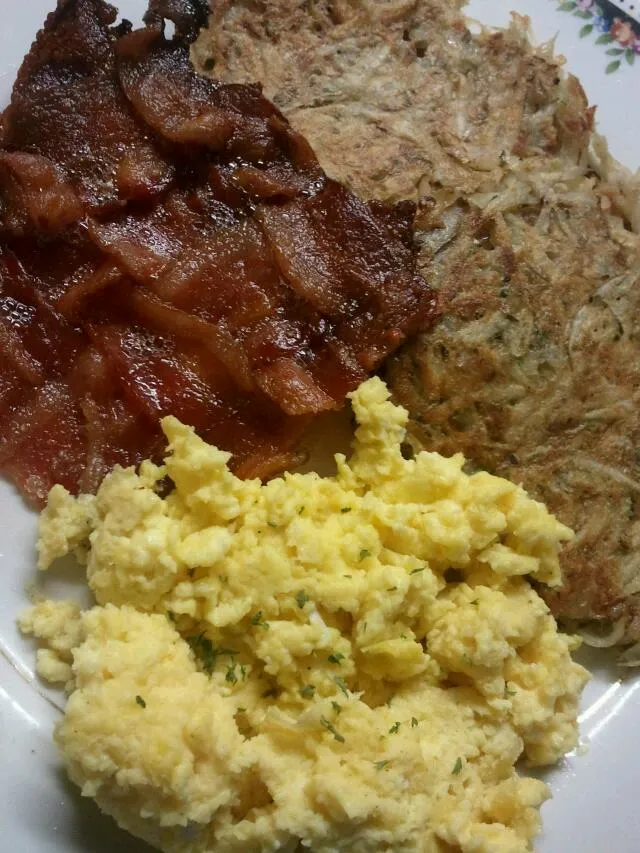 Breakfast for dinner!  Scrambled eggs, potato pancakes and a bacon weave|Lisa MacLean Rodgersさん