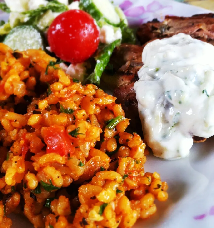 Greek style chicken with Tzatziki sauce and Bulgur|mamaeriさん