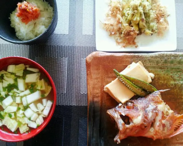 カサゴのお煮付け、焼茄子、明太子ご飯、白菜豆腐のお味噌汁|直樹さん