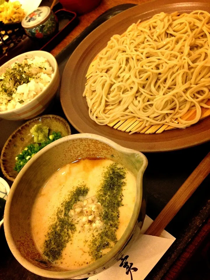 Snapdishの料理写真:自然薯つけとろろ蕎麦とそば麦ご飯🍚|中さんさん