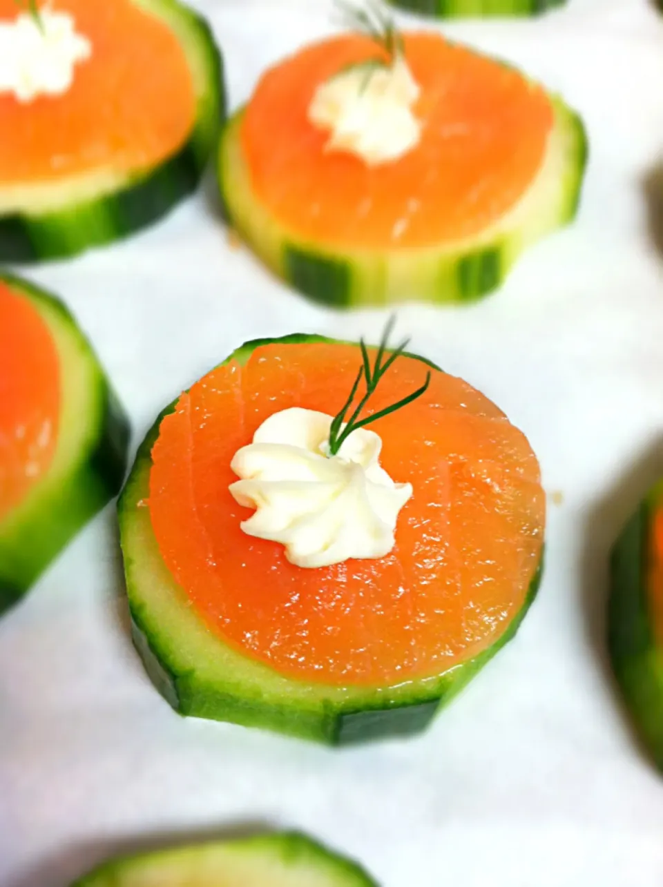 Cucumber &smoked salmon canapé|Lauren Cordovaさん