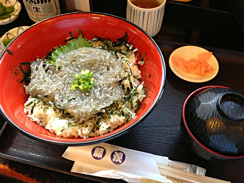 Snapdishの料理写真:江ノ島で食べた生しらす丼|ボンベイさん