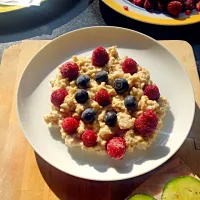 Oatmeal with rasberrys and blueberries|janine hartungさん