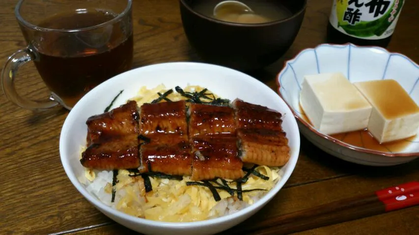 うな丼＆冷奴＆あさりの味噌汁|えっちゃんさん