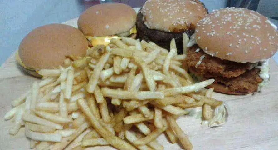 Snapdishの料理写真:2 sets Kid's Cheeseburger meal
Double Rendang Burger
Double McSpicy Burger
Curry powder sprinkled on french fries

#dapurtakadalighter #dahlamatakmakanMcD|Maslia Masri Masluhinさん