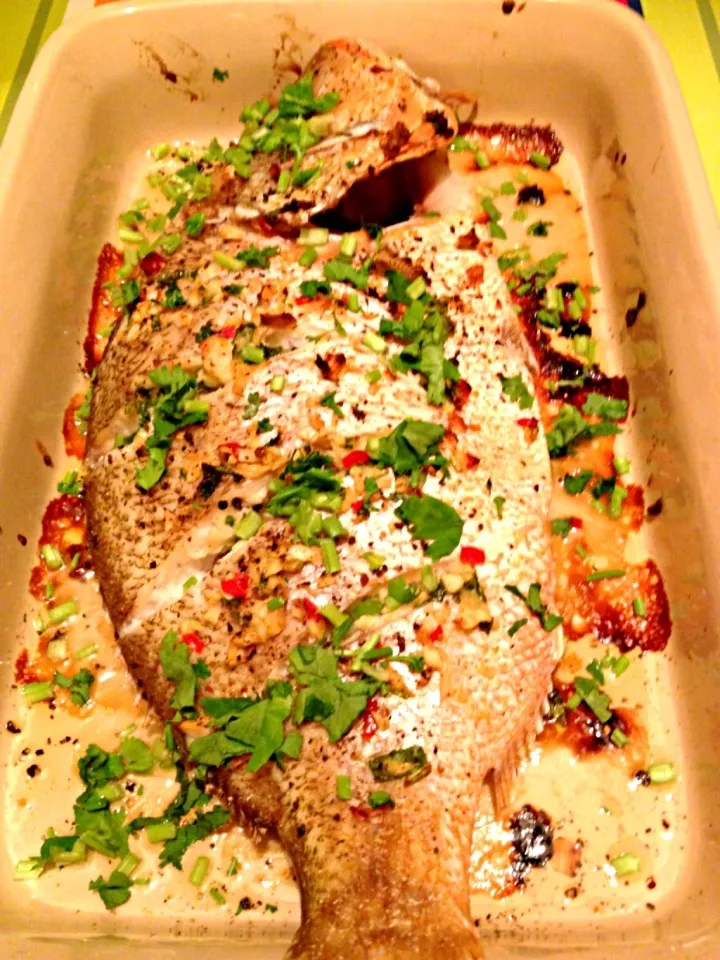 Snapdishの料理写真:Baked red snapper with garlic & lemongrass|12Dragonさん