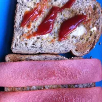 Snapdishの料理写真:Veggie bacon sandwich with tomato ketchup