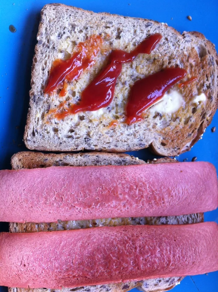 Veggie bacon sandwich with tomato ketchup|Nick Hiderさん