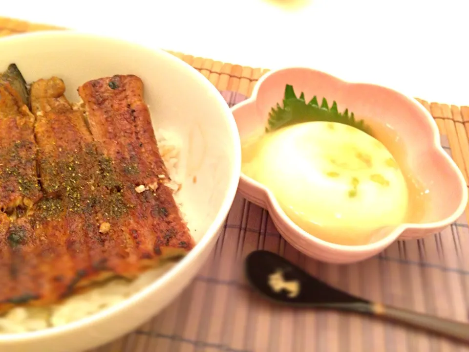 Snapdishの料理写真:鰻丼と卵豆腐の冷やしあんかけ|きなこさん