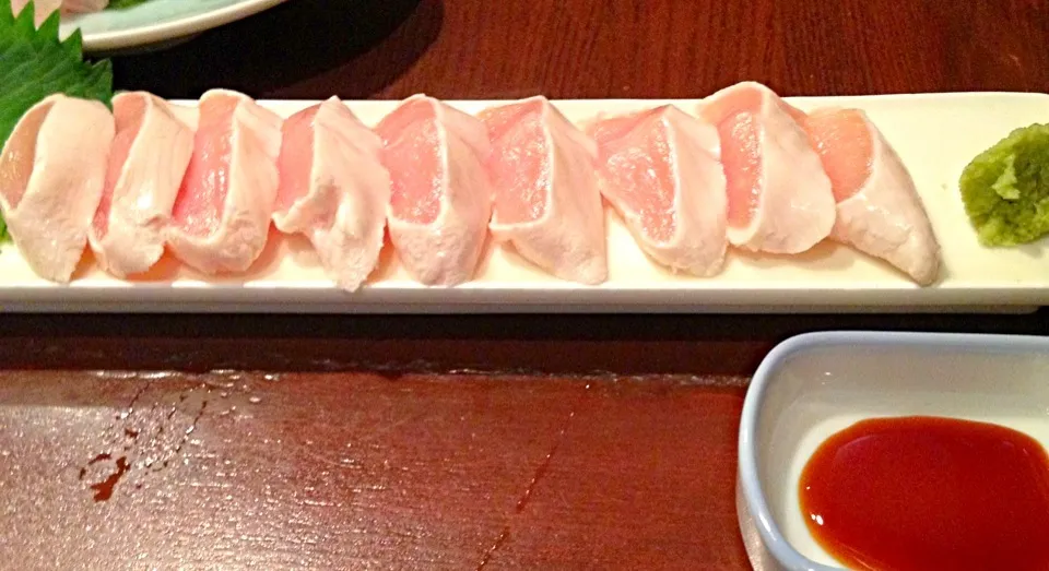 Raw chicken with wasabi.|do dyuさん