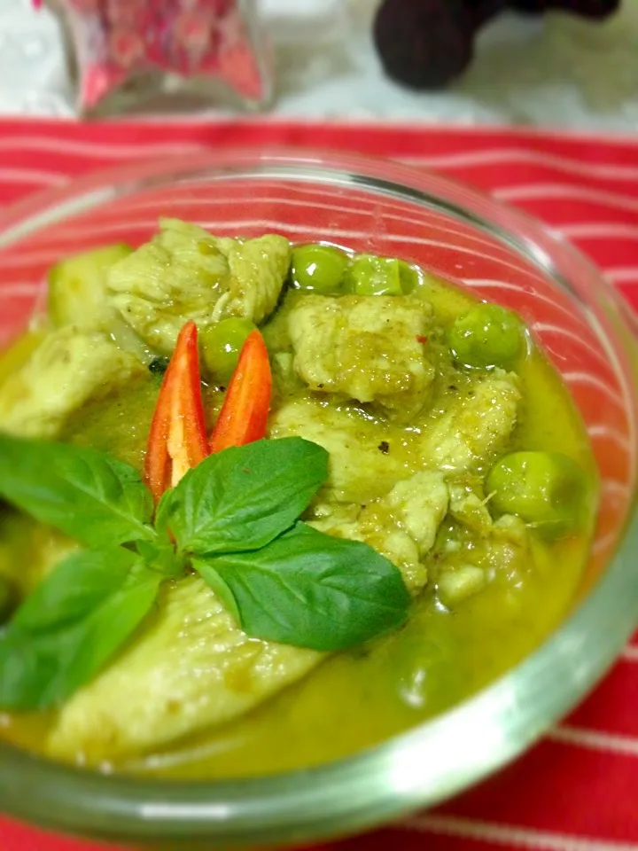 Snapdishの料理写真:Thai green curry chicken (แกงเขียวหวานไก่)|🍴melody🍛🎶さん