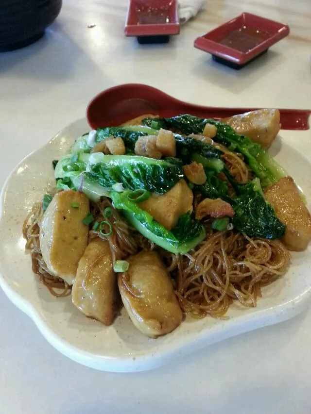 Fried mee hoon with fish paste|Joanne Leeさん