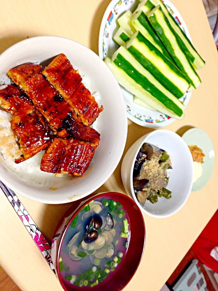 うな丼•なすとピーマンの煮浸し柚子胡椒風味•もろきゅう•しじみの潮汁|あちさん