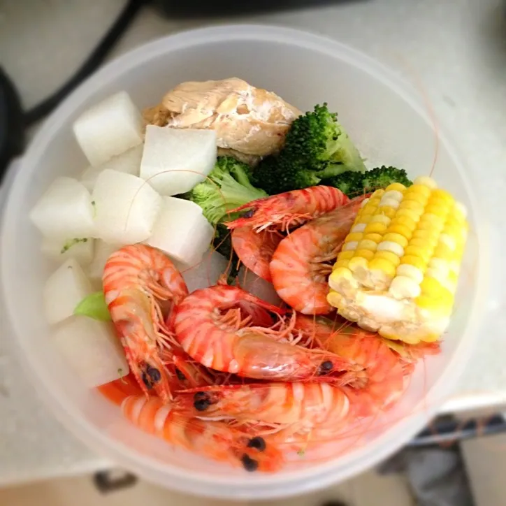 Snapdishの料理写真:The shrimps with Carrots with Broccoli with Chicken breast with Sweet Corn|Simon Leoさん