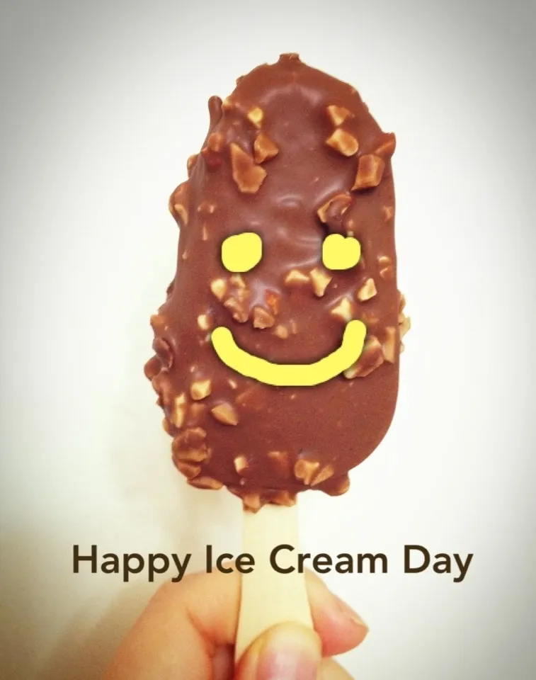 Haggen Dazs  chocolate almond ice cream bar|MyRaXさん