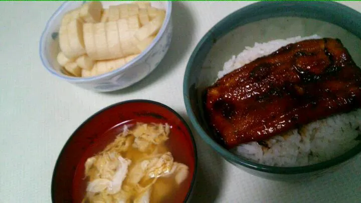 鰻の蒲焼き、かき玉汁、漬物|するめいかさん