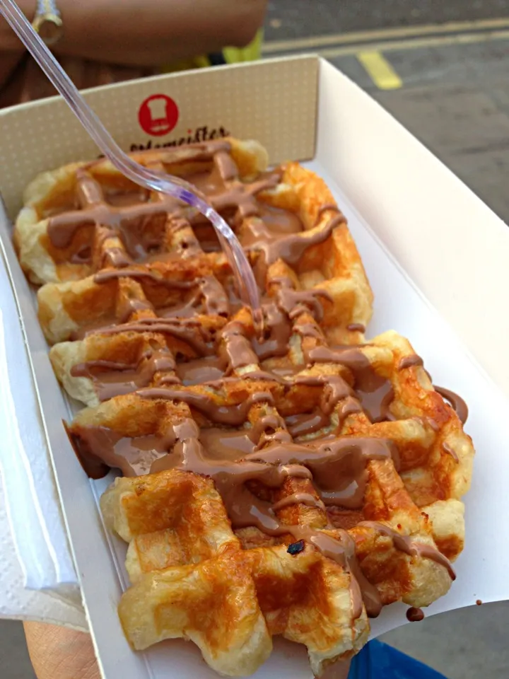 Waffle with Milk Choc Sauce|willklhさん