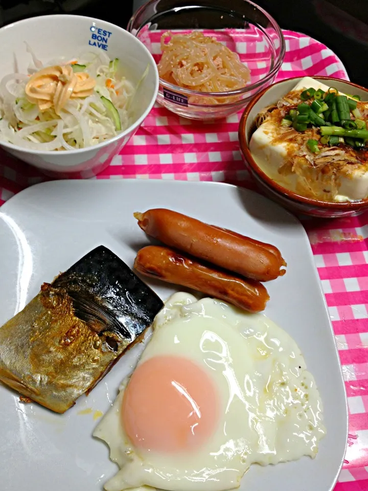 朝ごはん。明太マヨサラダ。冷や奴。以下同文|ハルさん