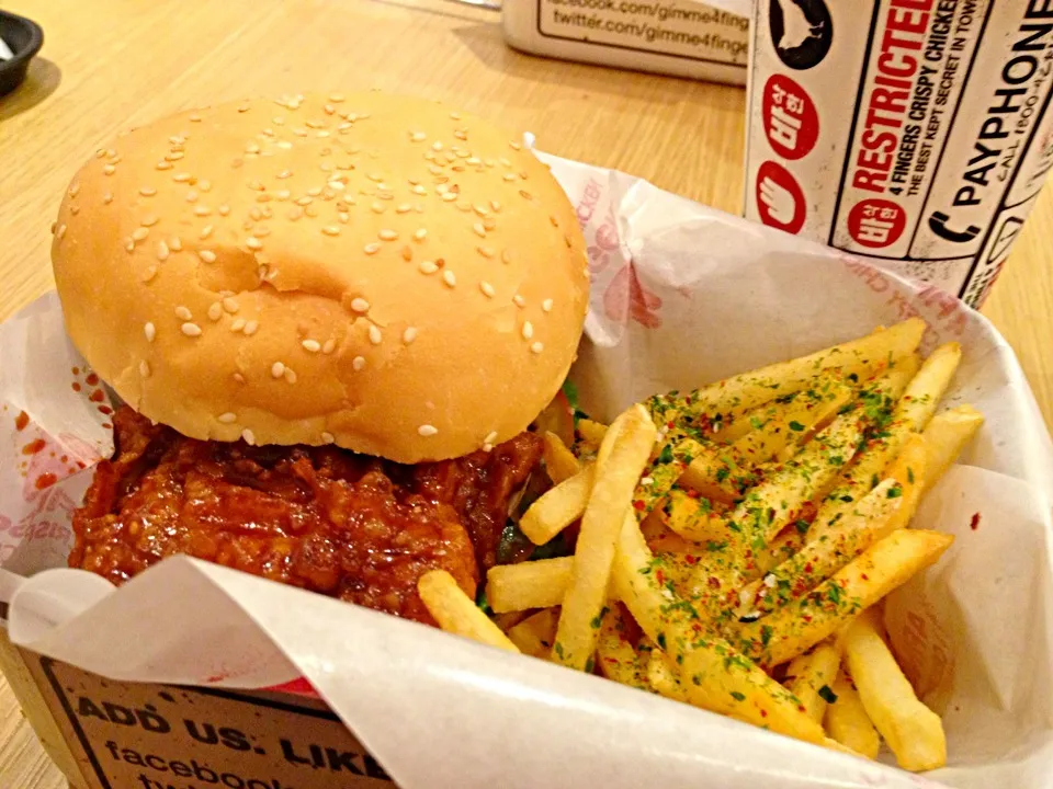 Chicken burger with seaweed fries|Lam Brendaさん