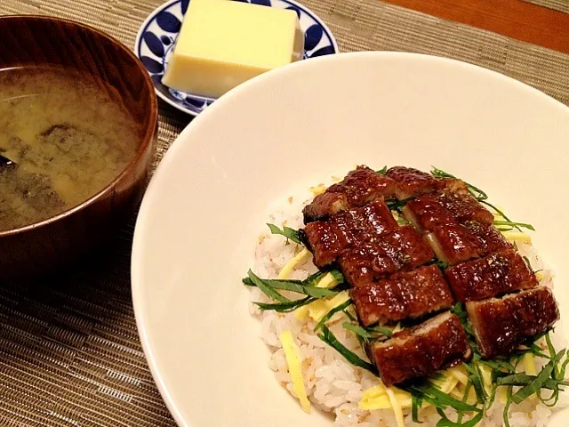 鰻散らし  玉子豆腐  シジミのお味噌汁|ikukoさん