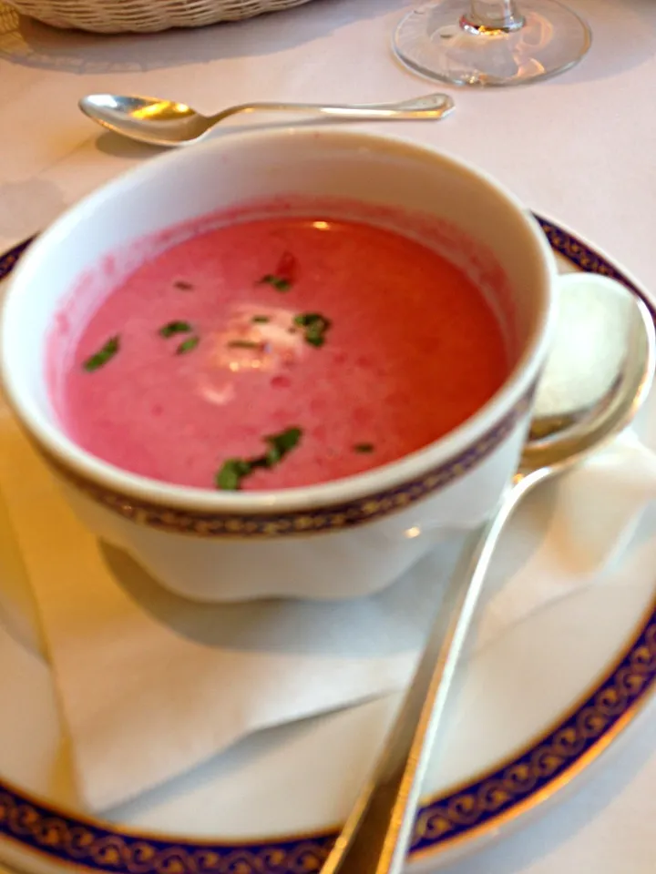 Chilled cherry soup with caramelized ginger and cream fresh.|David McGuireさん