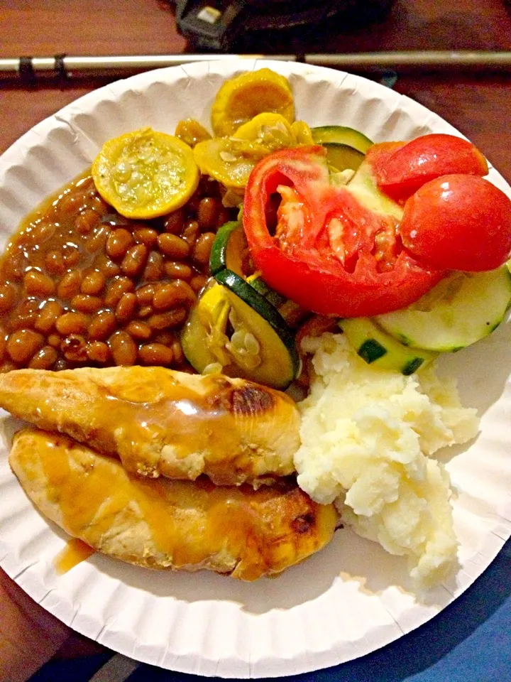 Grilled honey Dijon chicken, baked beans, cucumber tomato salad, fresh tomatoes from the garden, fresh squash and zucchini from the garden, and mashed tators|Amber Lynn Lacy Mannionさん